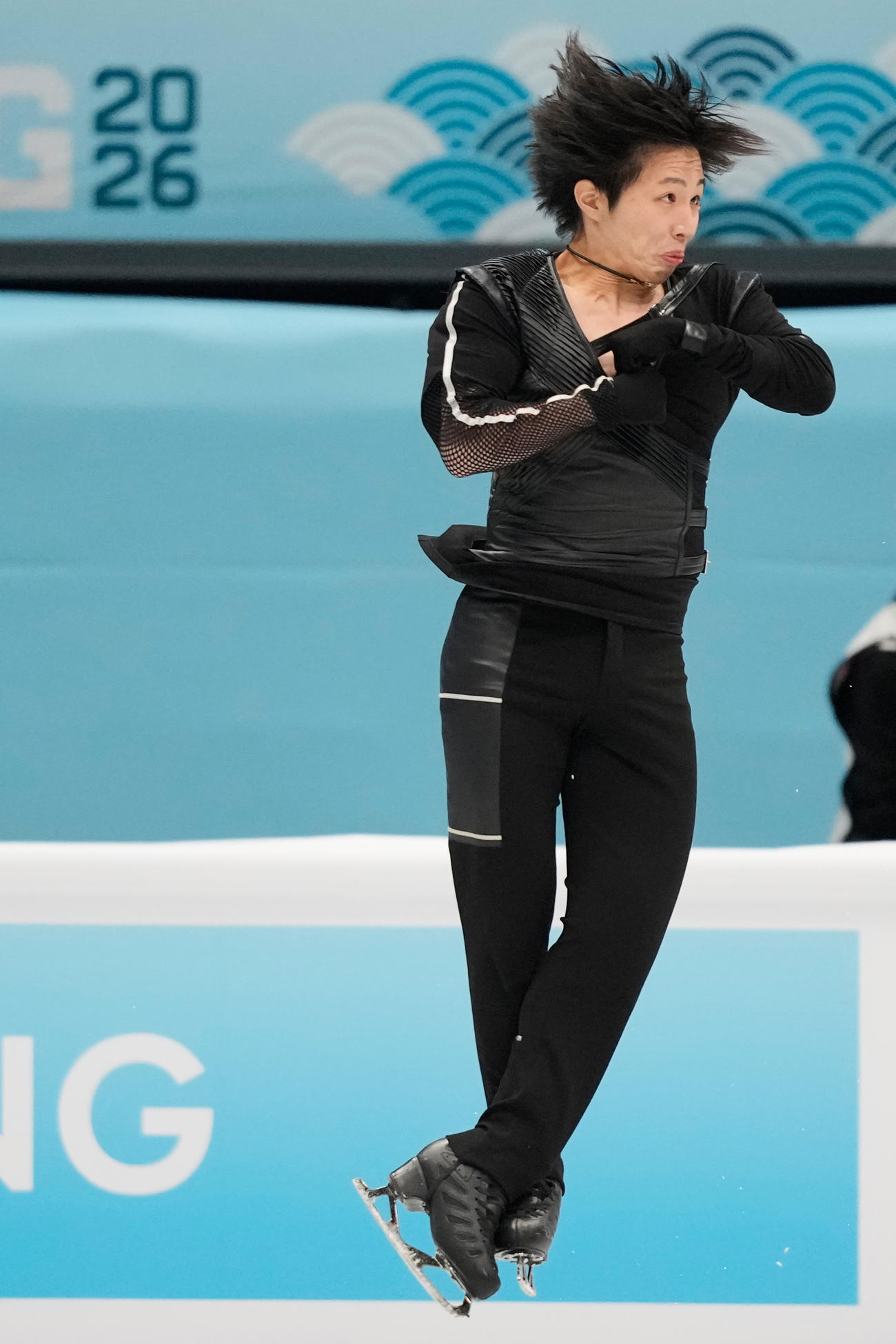 4大陸選手権の男子ショートプログラムで首位発進した三浦佳生（AP）