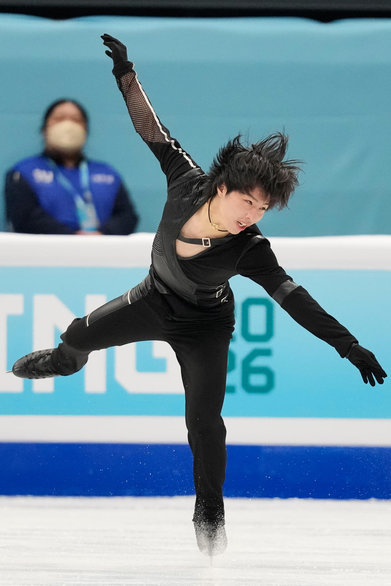4大陸選手権の男子ショートプログラムで首位発進した三浦佳生（AP）