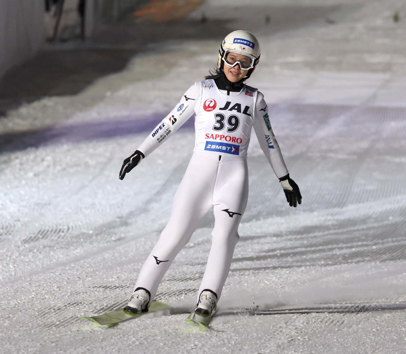 ジャンプ女子W杯札幌大会　2回目、126・5メートルで4位と表彰台を逃す丸山（撮影・黒川智章）