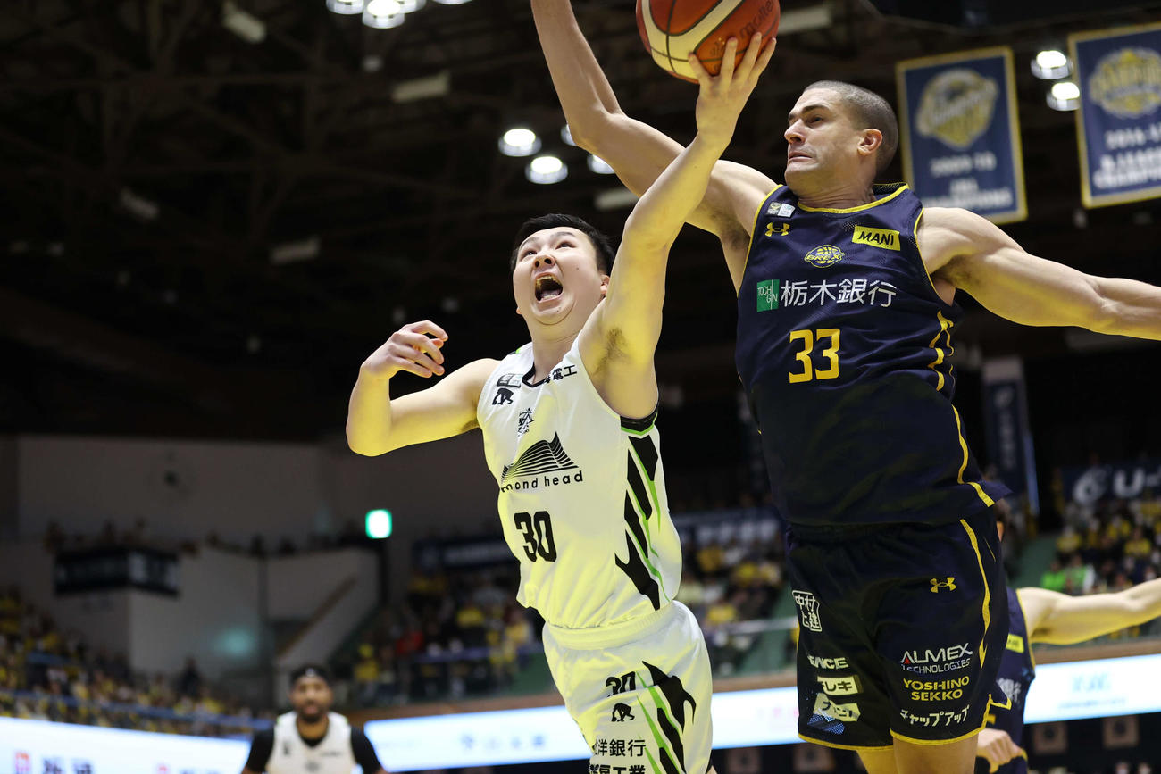 得点を決めるレバンガ北海道の富永（C）B.LEAGUE