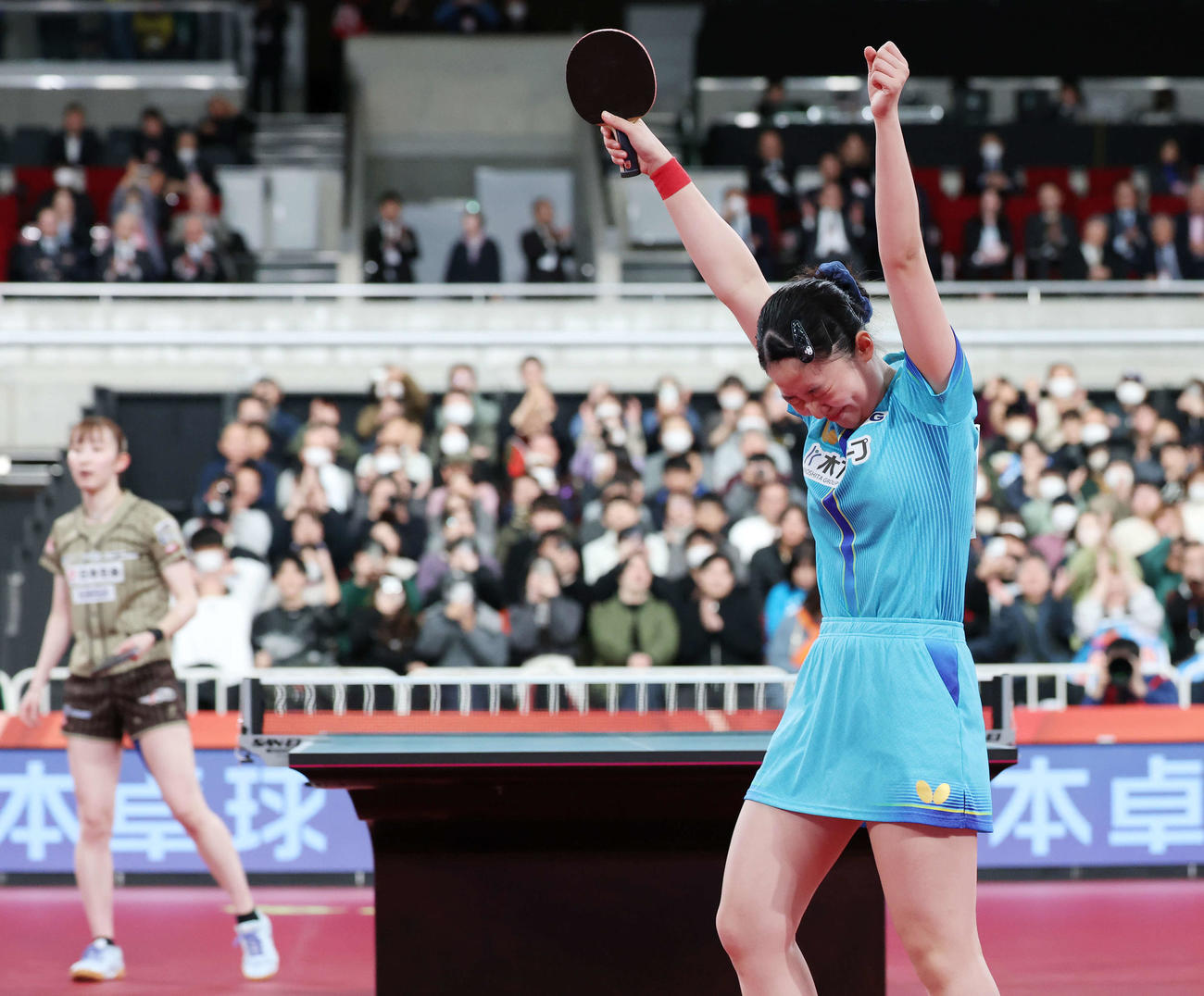 全日本選手権を初優勝し歓喜する張本（撮影・宮地輝）