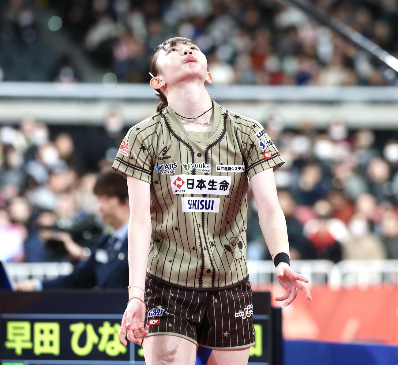 女子シングルス決勝でタイムアウトを要求した早田（撮影・宮地輝）