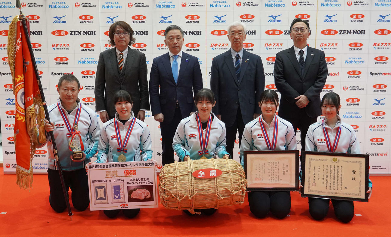 女子優勝の北海道選抜