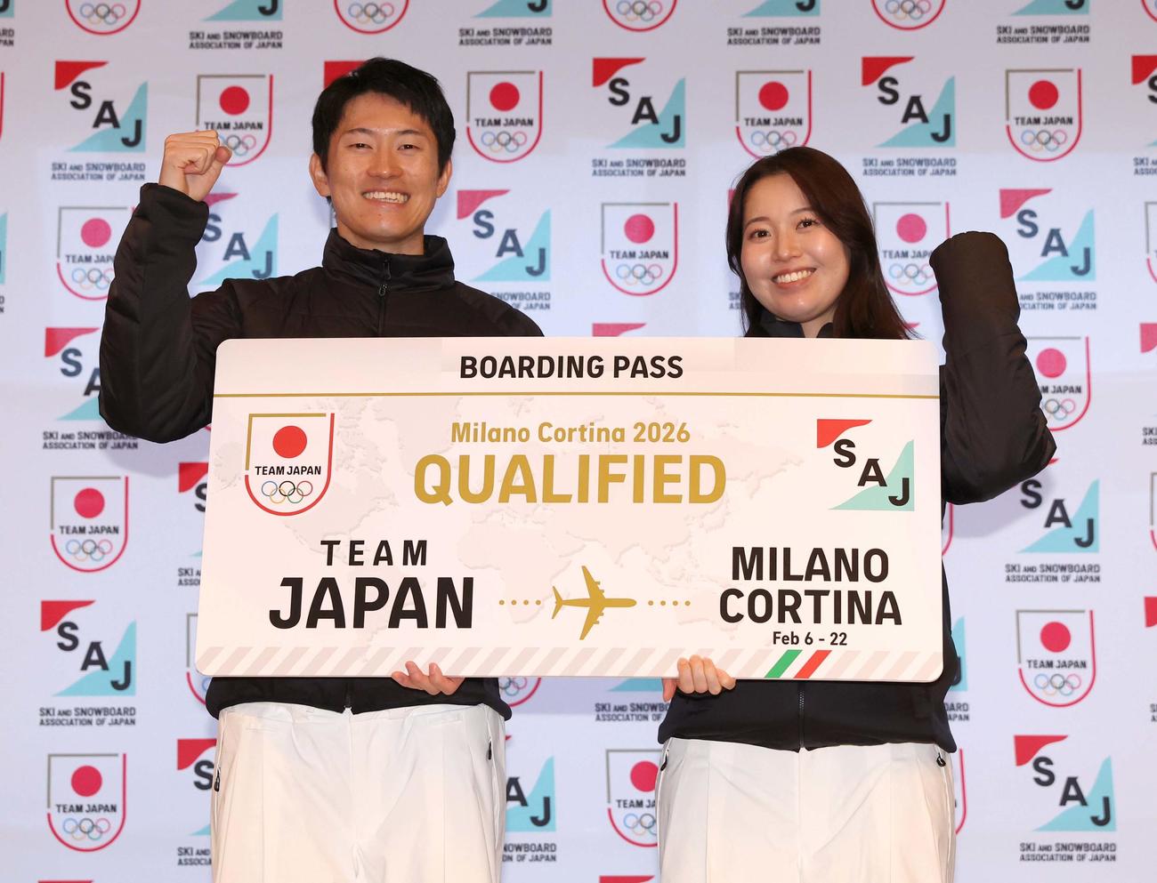 ミラノ・コルティナ冬季五輪に向け意気込むモーグル日本代表の藤木豪心（左）と妹日菜（撮影・黒川智章）