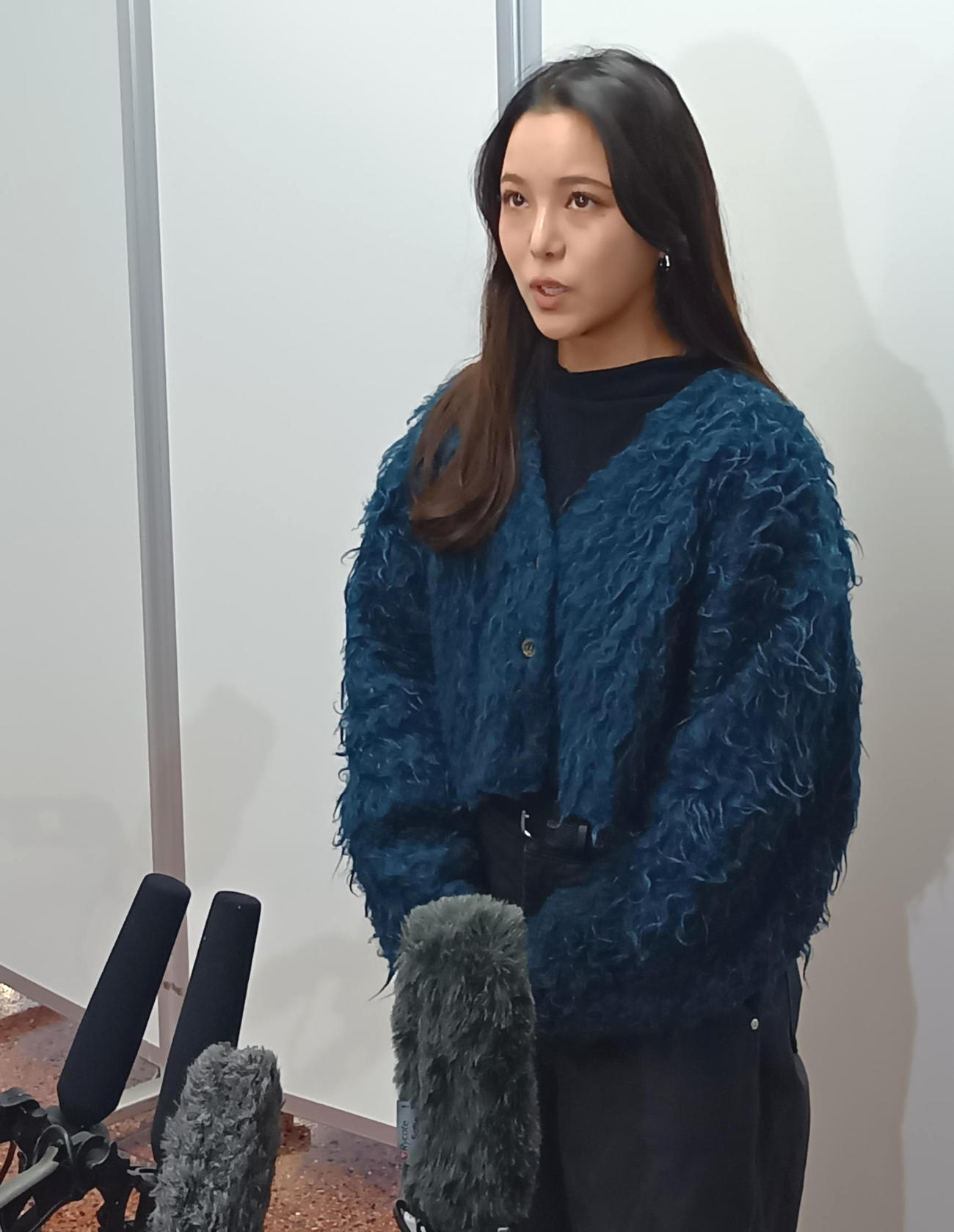 出国前に取材に応じた高梨（撮影・泉光太郎）