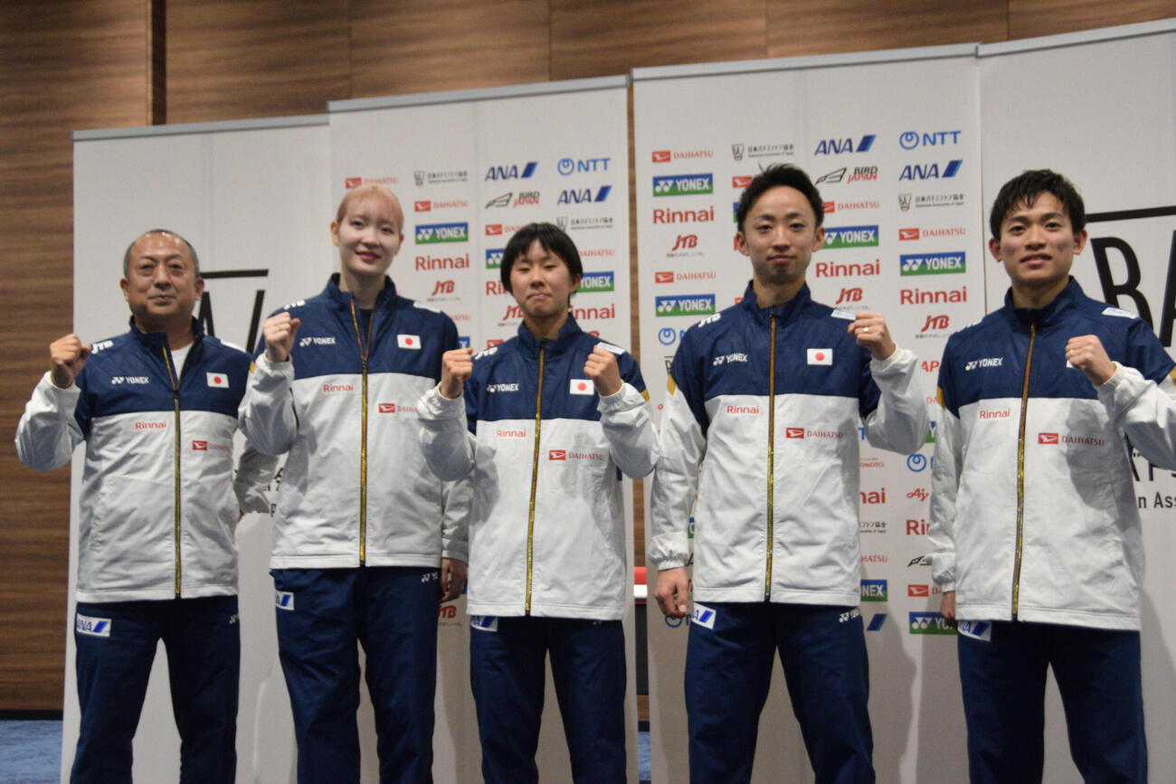 代表発表の会見に出席した（左から順に）大堀ヘッドコーチ、松本、渡辺、田中、武井（撮影・泉光太郎）