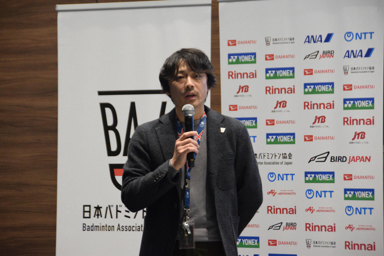 会見に出席した日本バトミントン協会強化戦略本部の池田本部長（撮影・泉光太郎）