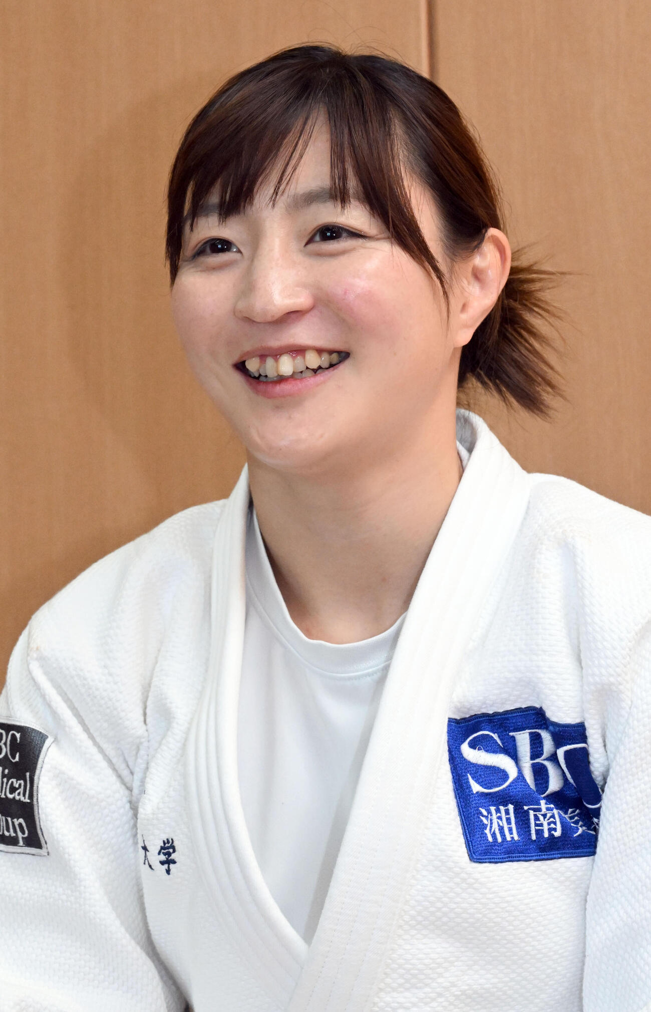 記者会見後、インタビューに応じる角田（撮影・千葉一成）