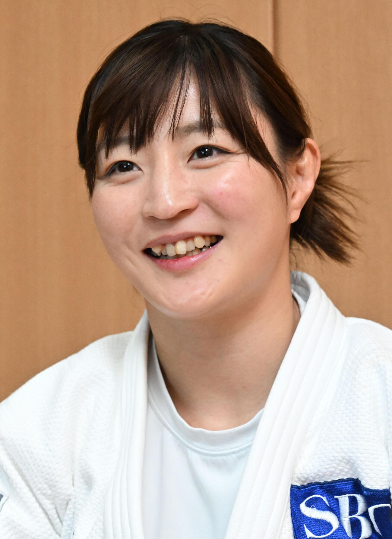 記者会見後、インタビューに応じる角田（撮影・千葉一成）
