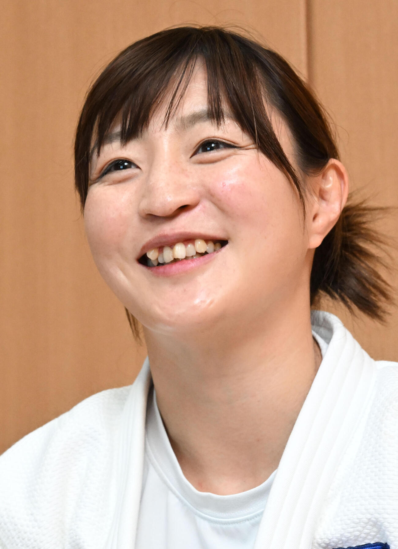 記者会見後、インタビューに応じる角田（撮影・千葉一成）