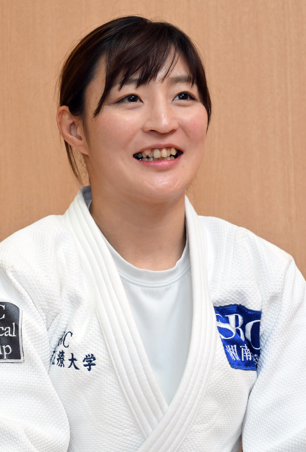 記者会見後、インタビューに応じる角田（撮影・千葉一成）
