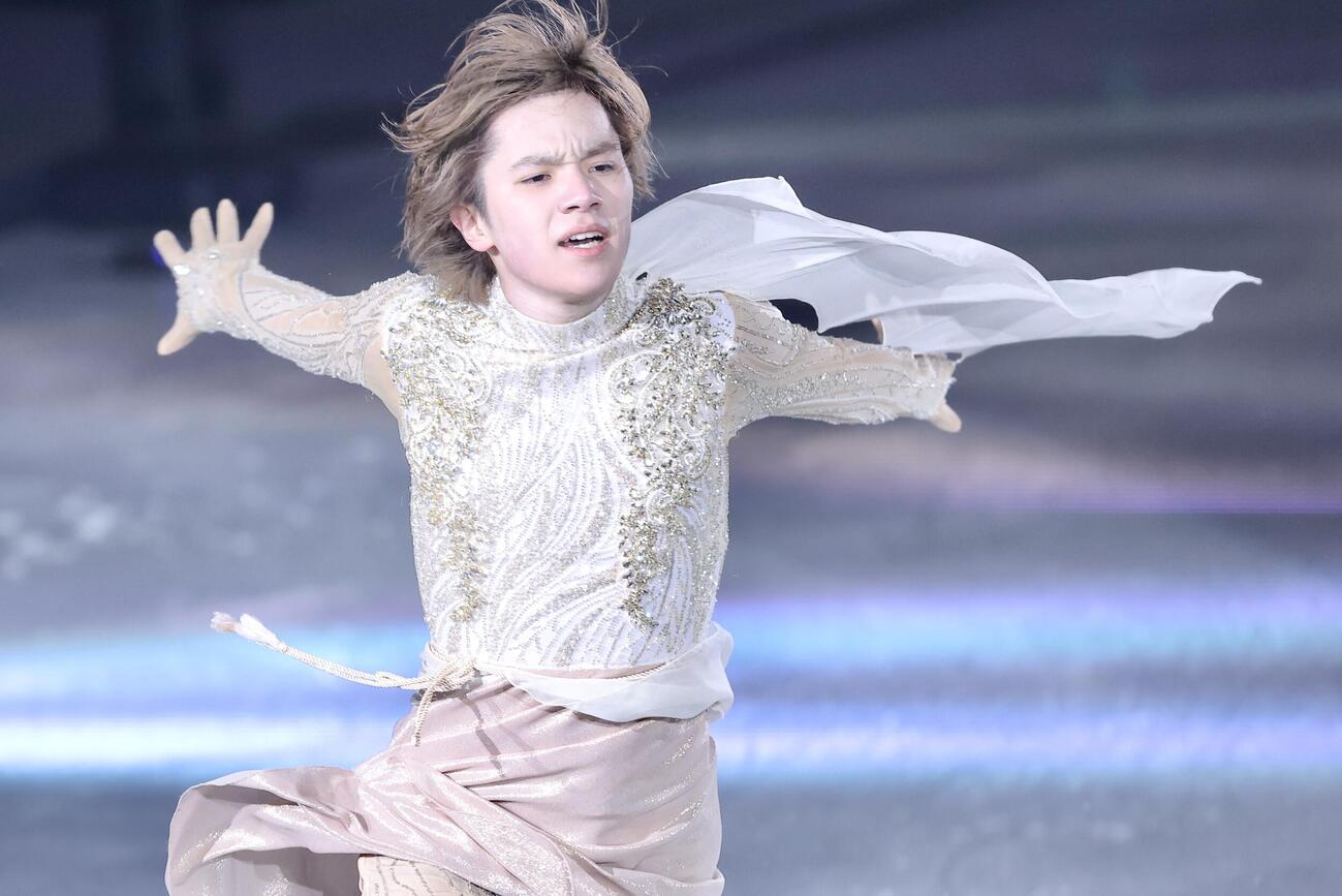 華麗なパフォーマンスを披露する宇野昌磨さん（撮影・河田真司）