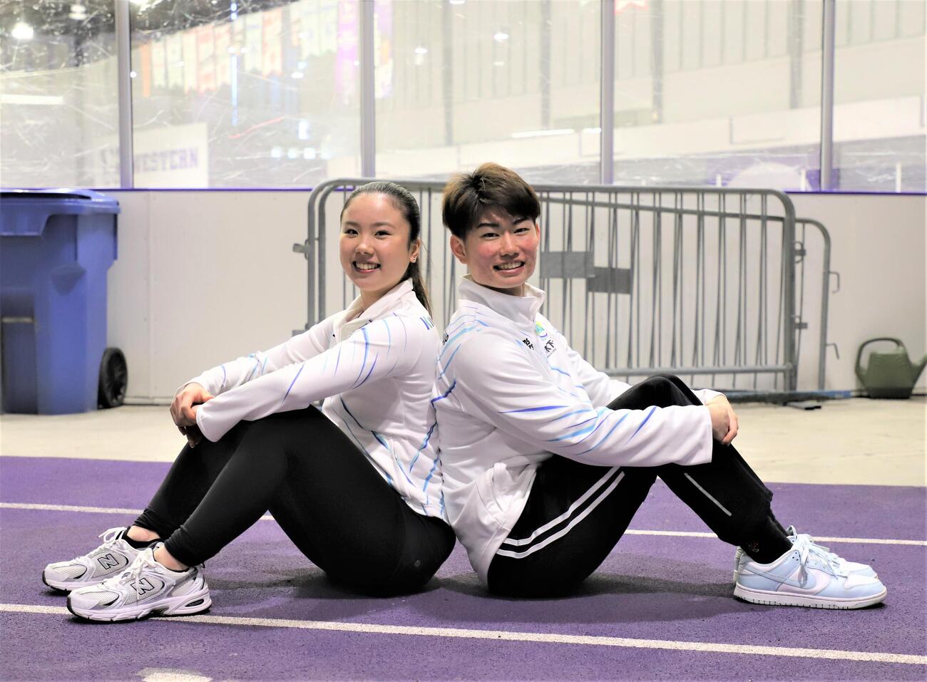 25年7月、練習拠点のカナダ・ロンドンで取材に応じた吉田唄菜、森田真沙也組