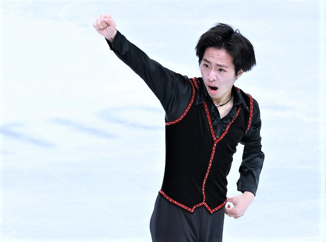 21年、全日本選手権　フリーを終えてガッツポーズをする三浦佳生