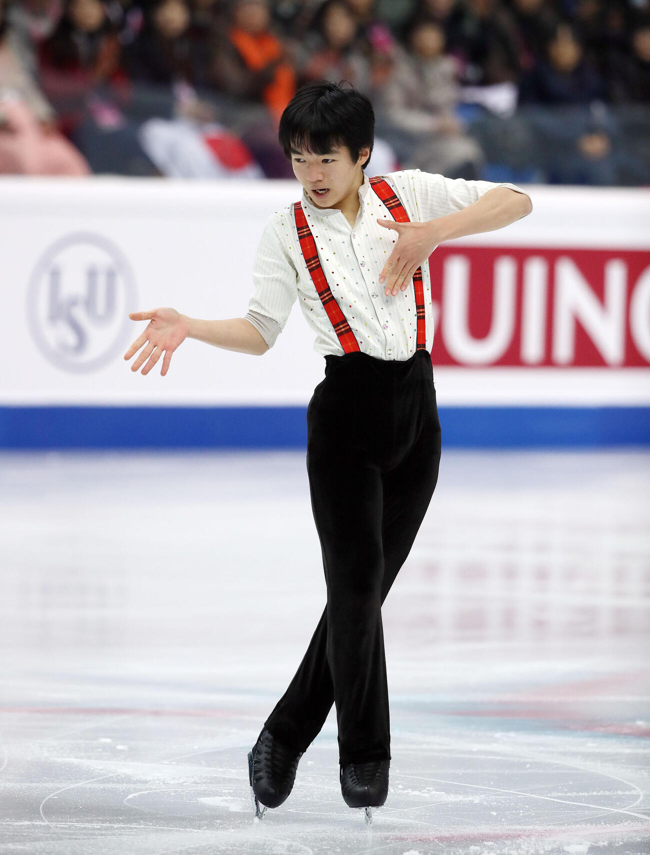 19年GPファイナル　男子フリーで演技をする鍵山優真
