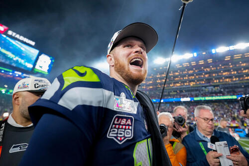 ペイトリオッツに勝利し、喜びを爆発させたシーホークスのサム・ダーノルド(AP)