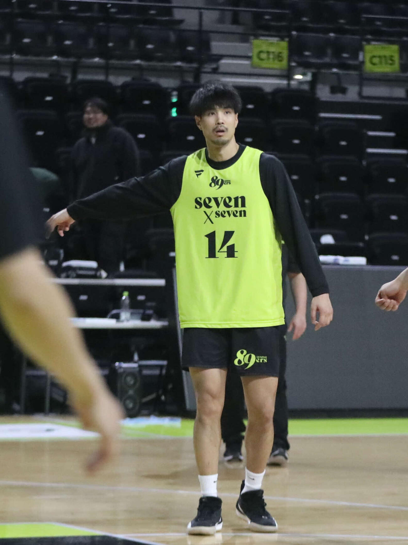 練習中、指示を出すB1仙台・杉浦（撮影・高橋香奈）