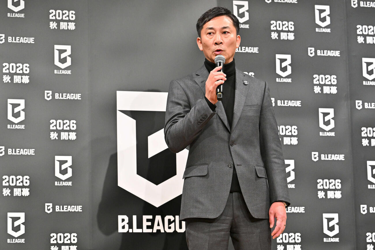 あいさつする島田チェアマン（撮影・滝沢徹郎）