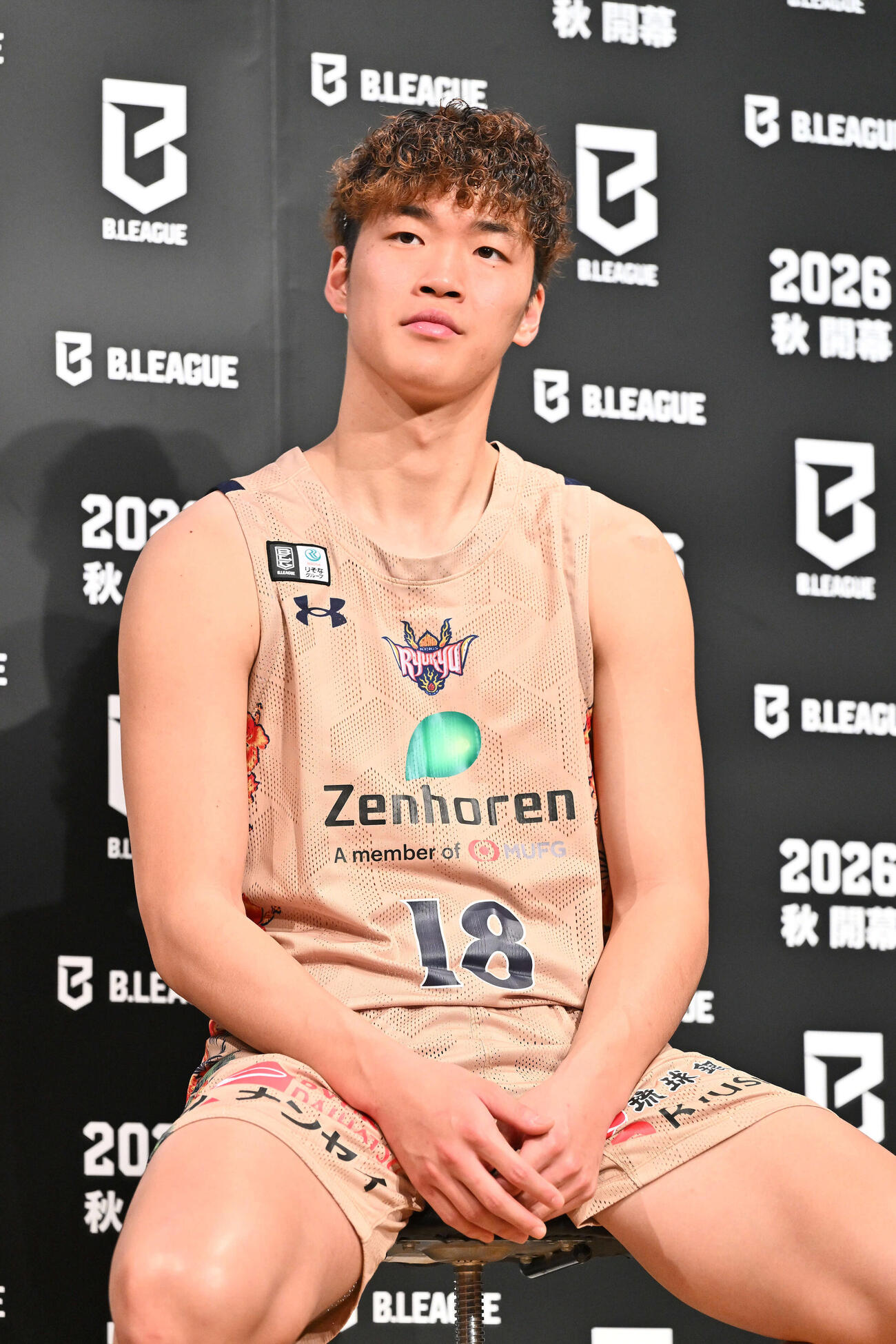 会見に臨む琉球脇（撮影・滝沢徹郎）