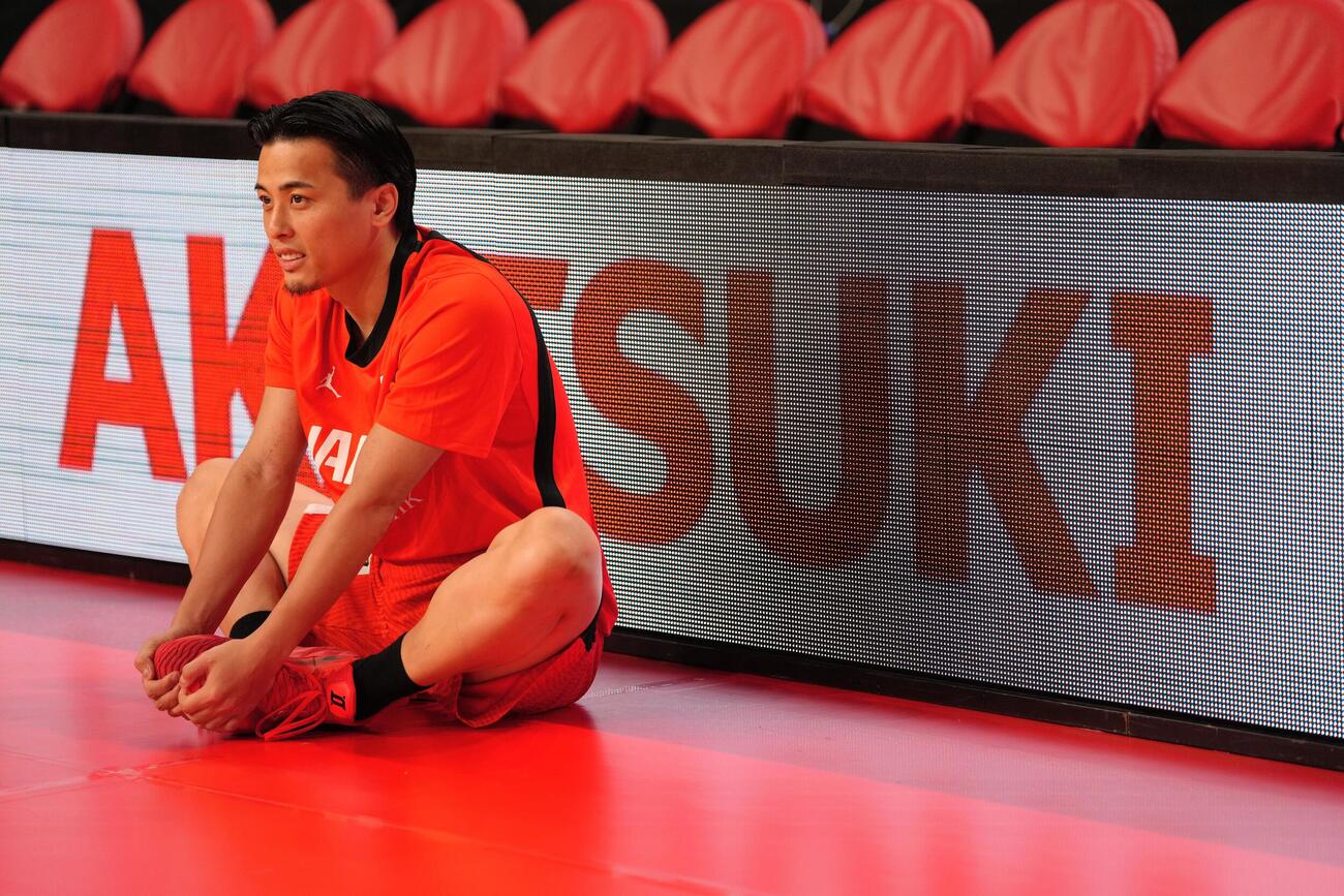試合に向け準備を進める富樫（撮影・足立雅史）