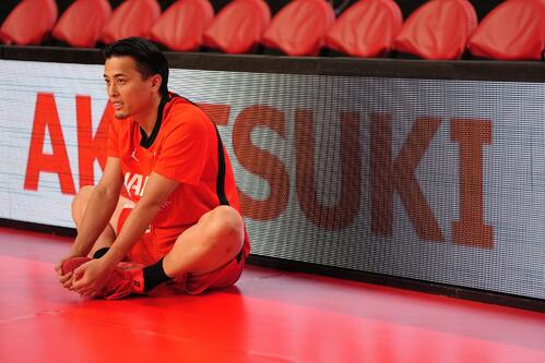 試合に向け準備を進める富樫（撮影・足立雅史）