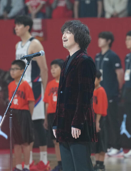 日本対韓国　君が代独唱を行う三浦大知（撮影・足立雅史）