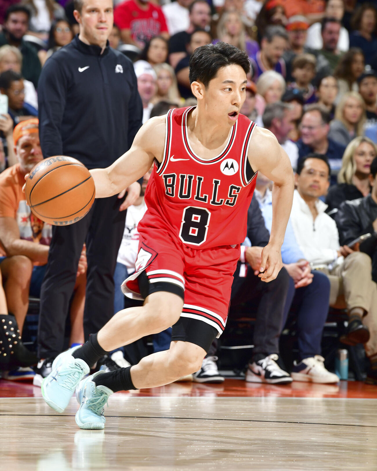 サンズ戦でボールを操るブルズの河村＝フェニックス（NBAE・ゲッティ＝共同）