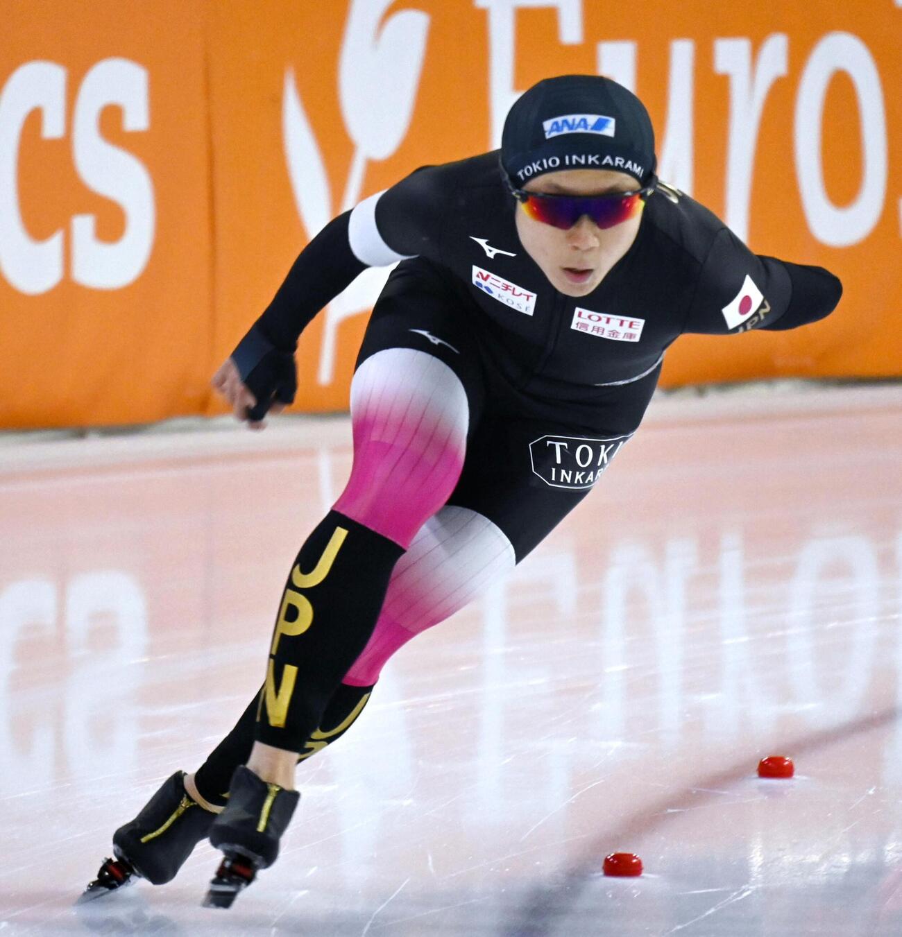 女子1500メートルで滑走する高木美帆（共同）