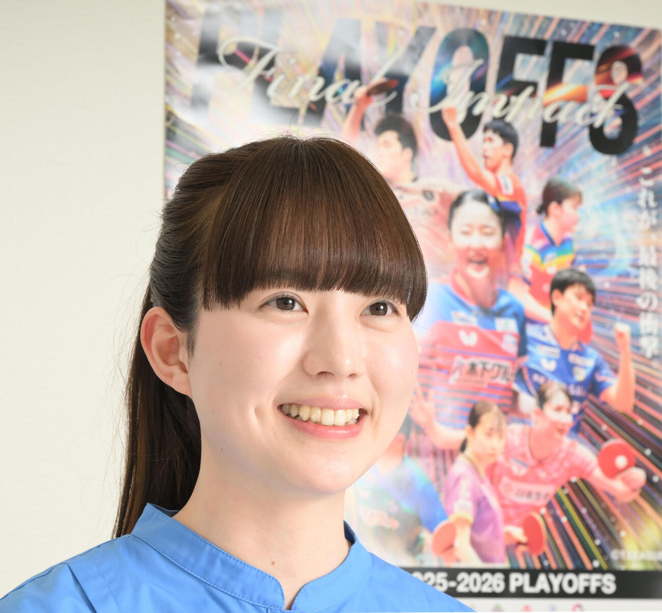 TリーグプレーオフのPRで来社した応援アンバサダーの菊池日菜（撮影・千葉一成）