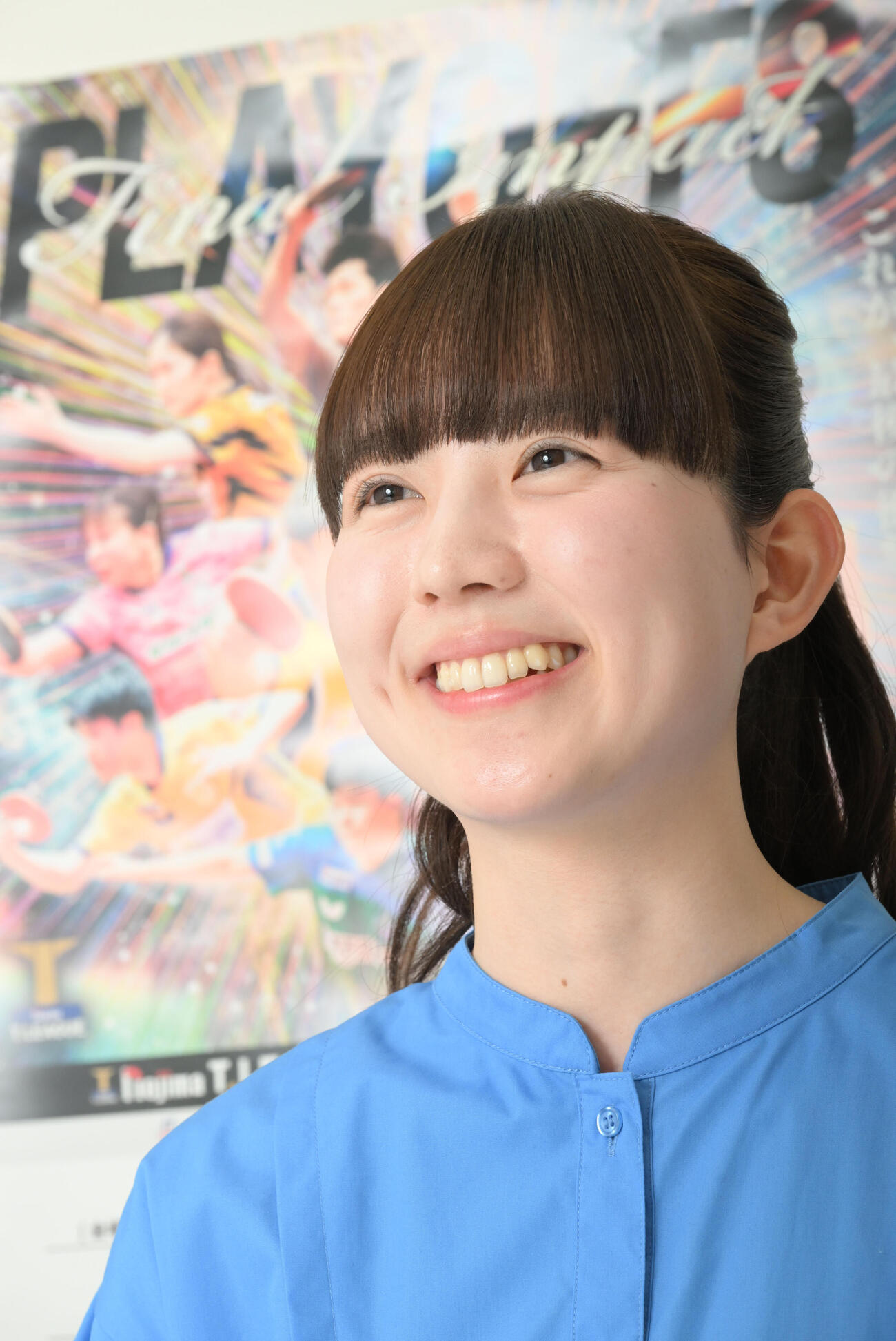 TリーグプレーオフのPRで来社した応援アンバサダーの菊池日菜（撮影・千葉一成）