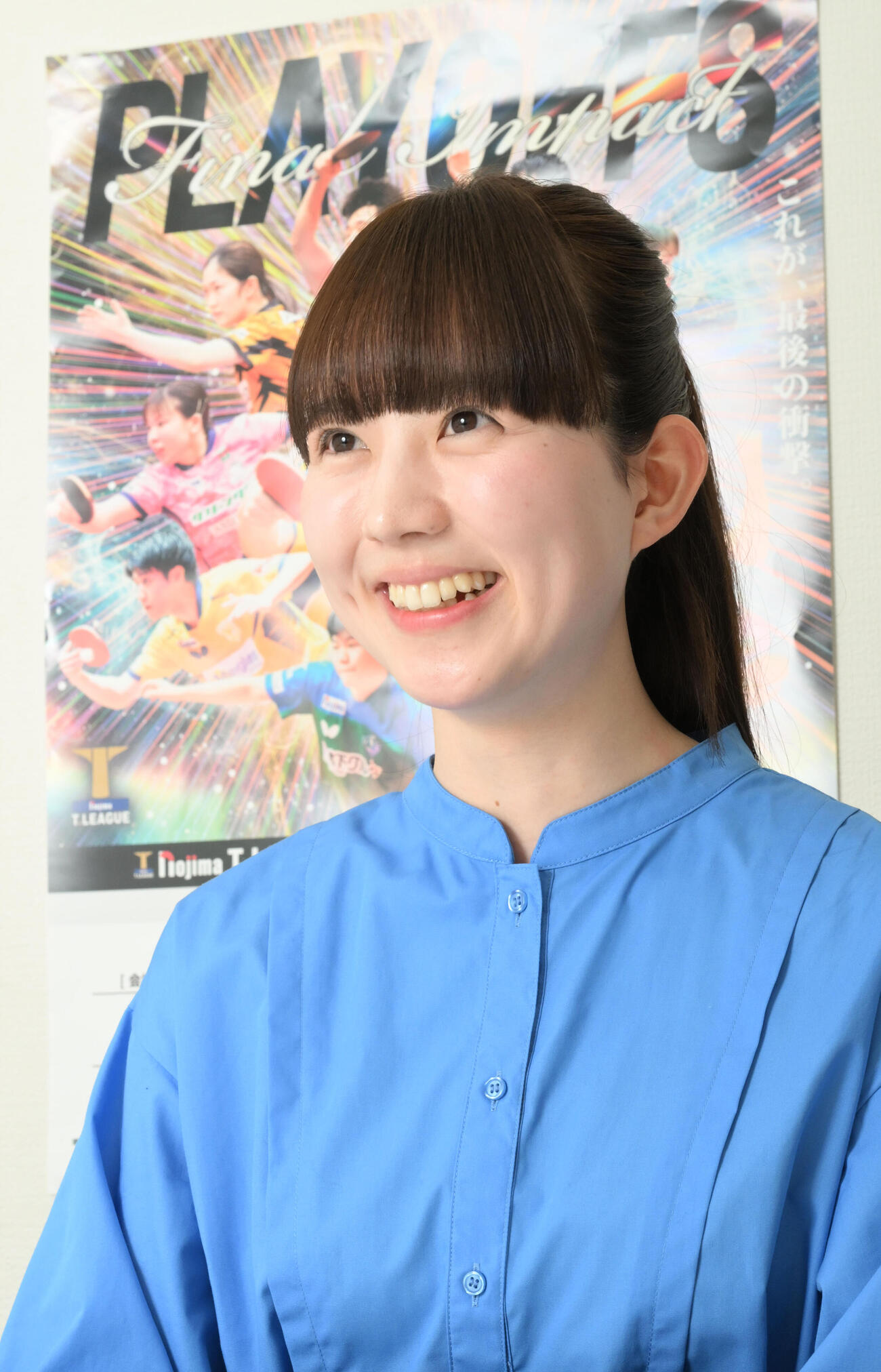 TリーグプレーオフのPRで来社した応援アンバサダーの菊池日菜（撮影・千葉一成）