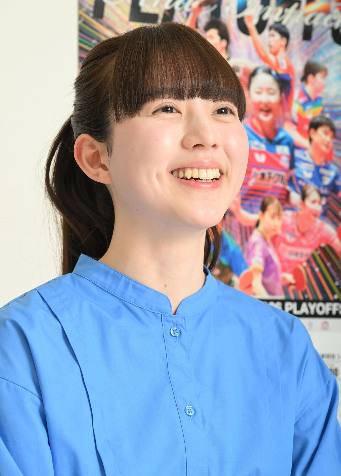 TリーグプレーオフのPRで来社した応援アンバサダーの菊池日菜（撮影・千葉一成）