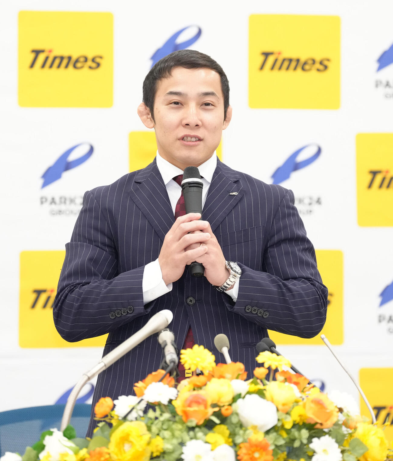 会見に臨む高藤（撮影・足立雅史）