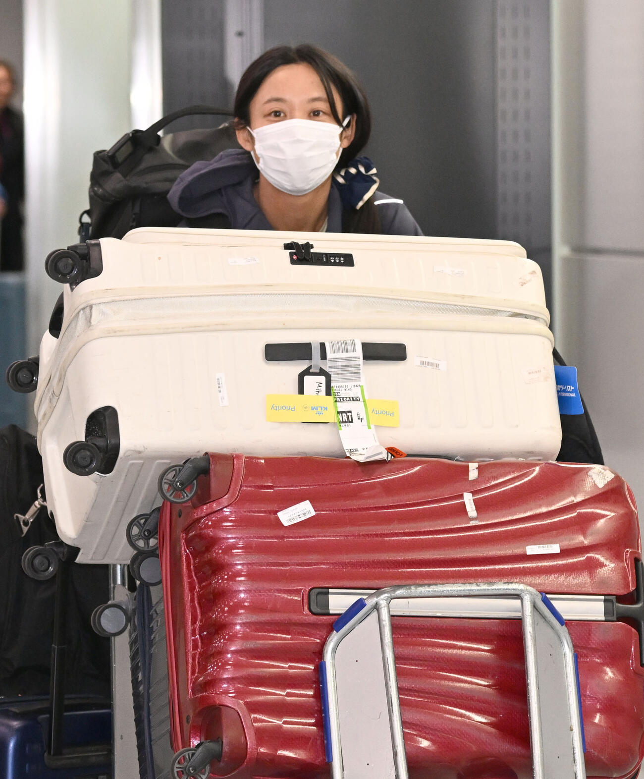 スピードスケートの世界選手権を終え、オランダから帰国した高木美帆（撮影・千葉一成）