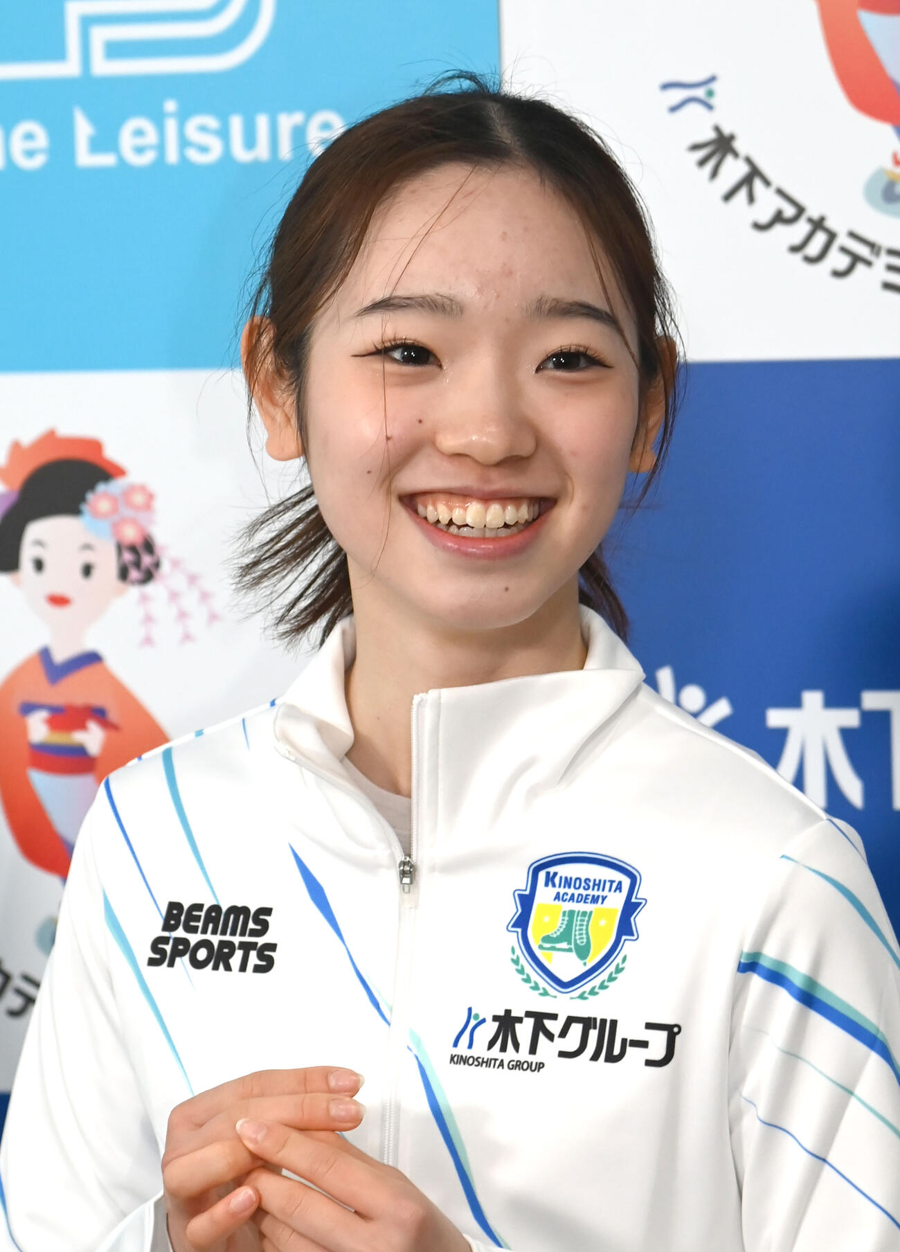 報道陣の質問に答える長岡柚奈（撮影・石井愛子）