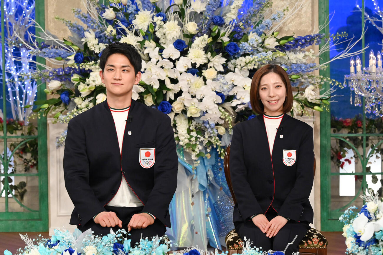 テレビ朝日系「徹子の部屋」特別編に出演した「りくりゅう」こと木原龍一（左）と三浦璃来（右）