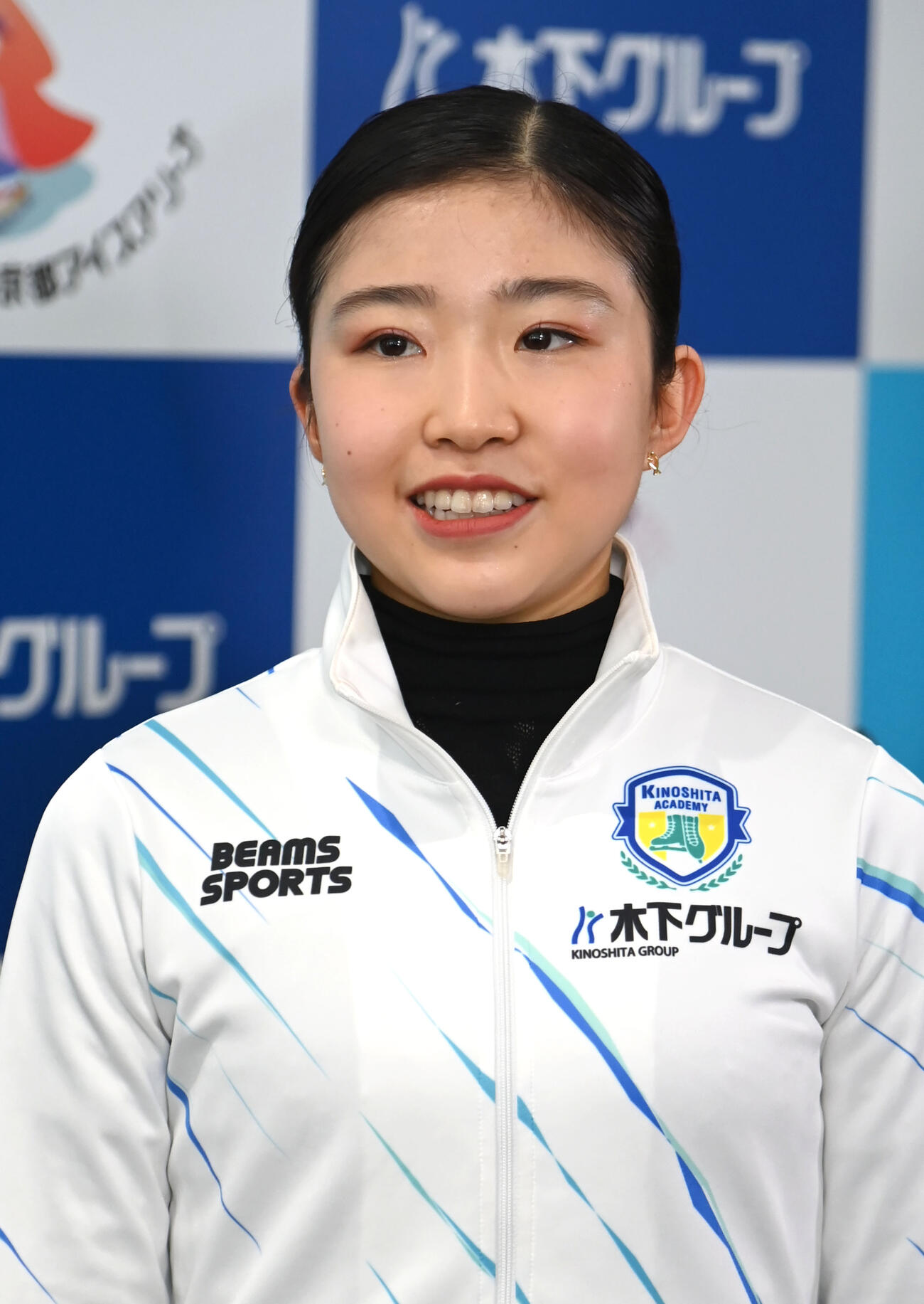 報道陣の質問に答える千葉百音（撮影・石井愛子）