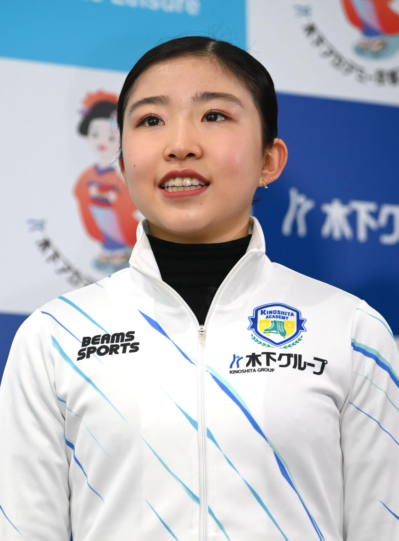 報道陣の質問に答える千葉百音（撮影・石井愛子）