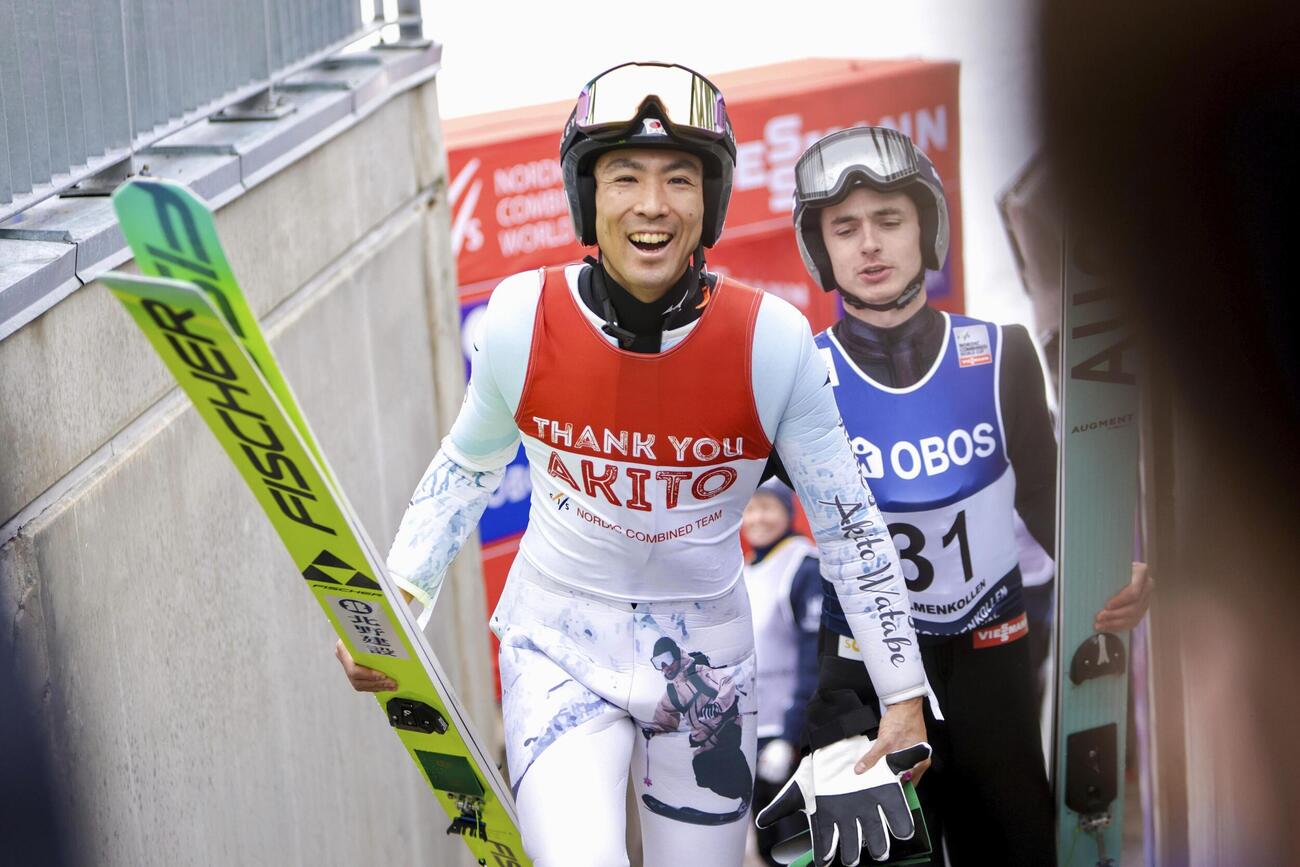 現役最終戦となったW杯男子第17戦の前半飛躍で笑顔の渡部暁斗＝15日、オスロ（NTB提供・AP＝共同）