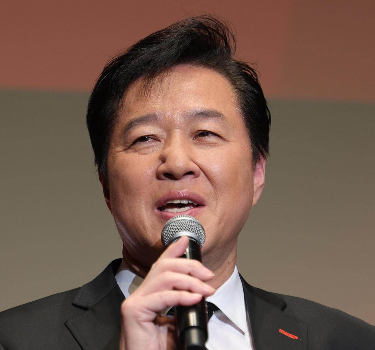 川合俊一会長（24年4月）