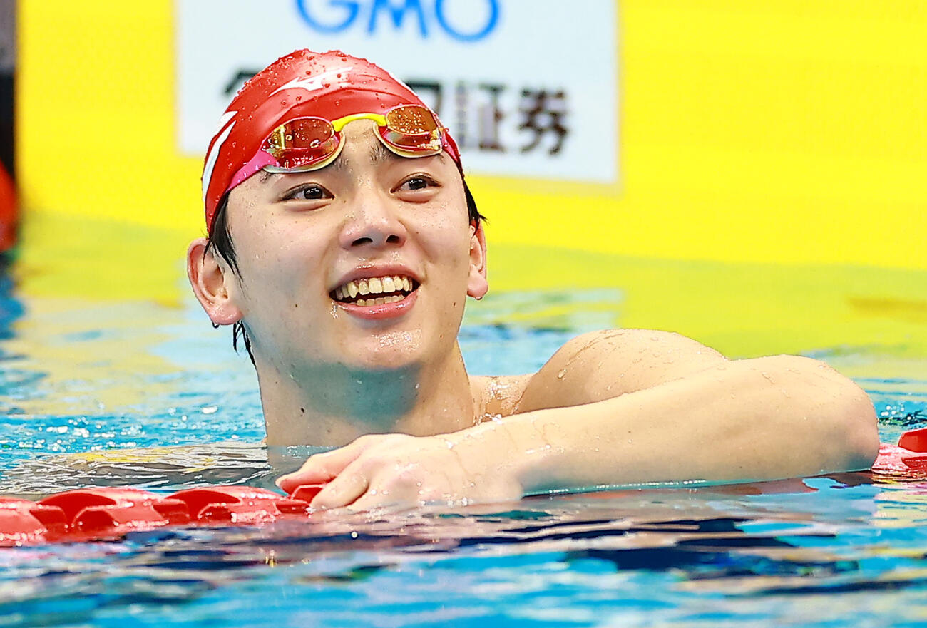 男子50メートルバタフライで優勝し喜ぶ光永（撮影・野上伸悟）
