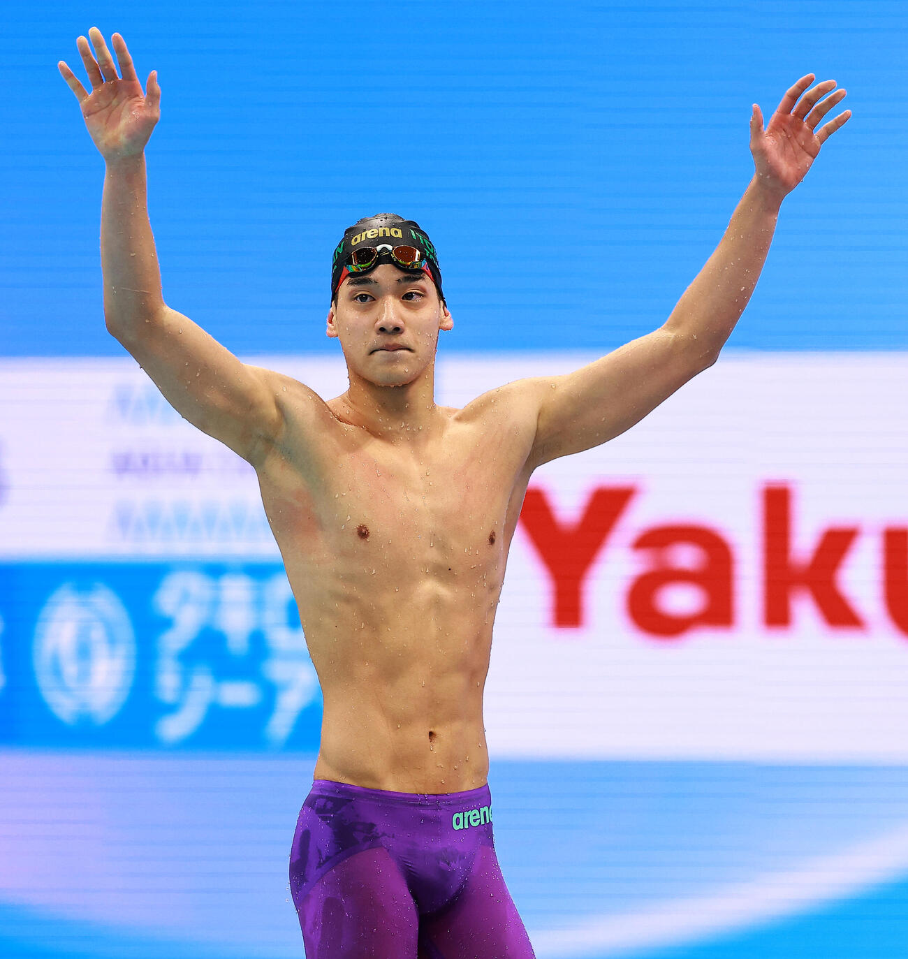 男子200メートル自由形で優勝し喜ぶ村佐（撮影・野上伸悟）