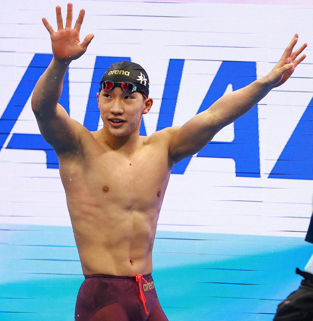男子50メートル平泳ぎで優勝し喜ぶ大橋（撮影・野上伸悟）