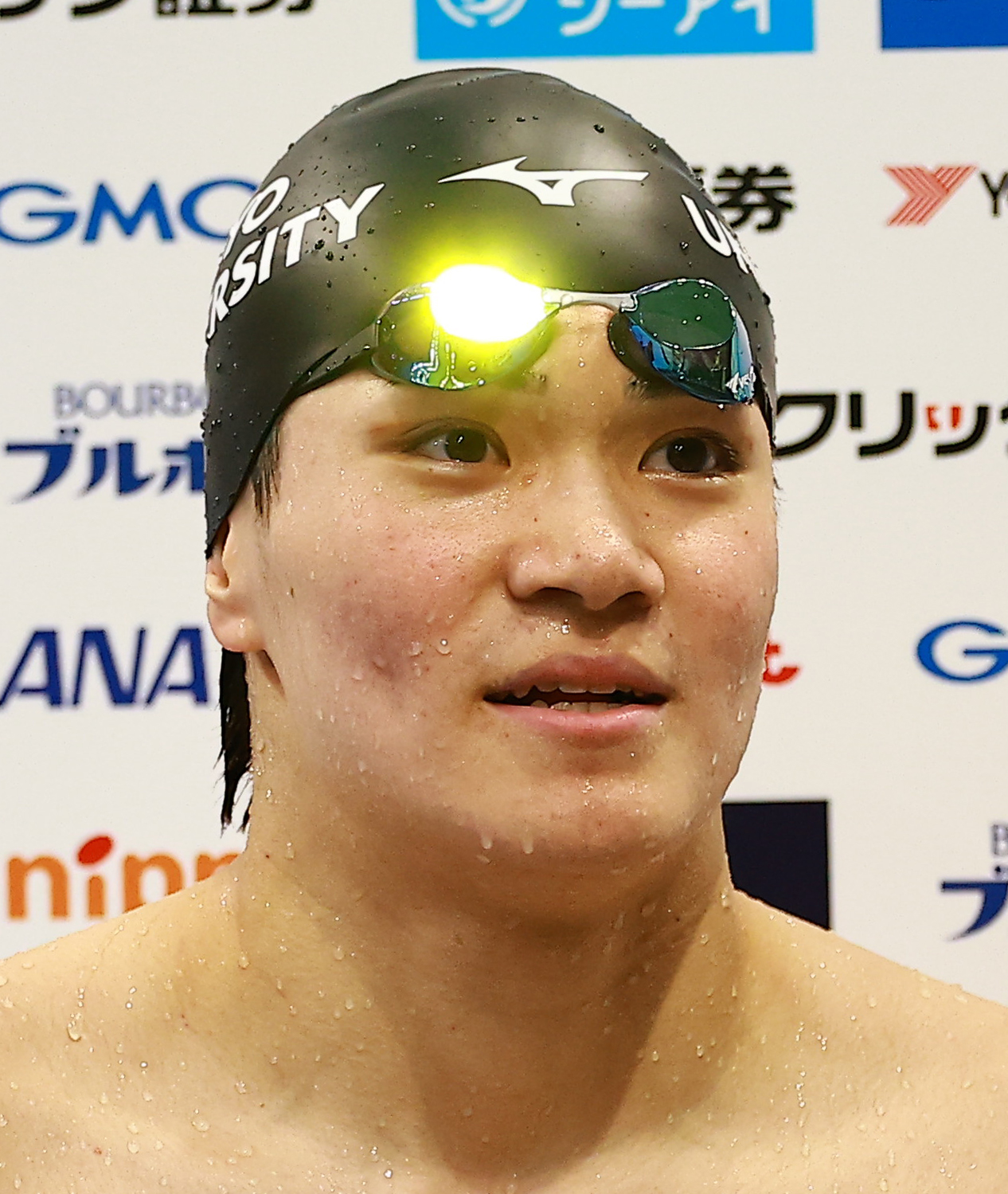 男子200メートルバタフライで優勝し喜ぶ松下（撮影・野上伸悟）