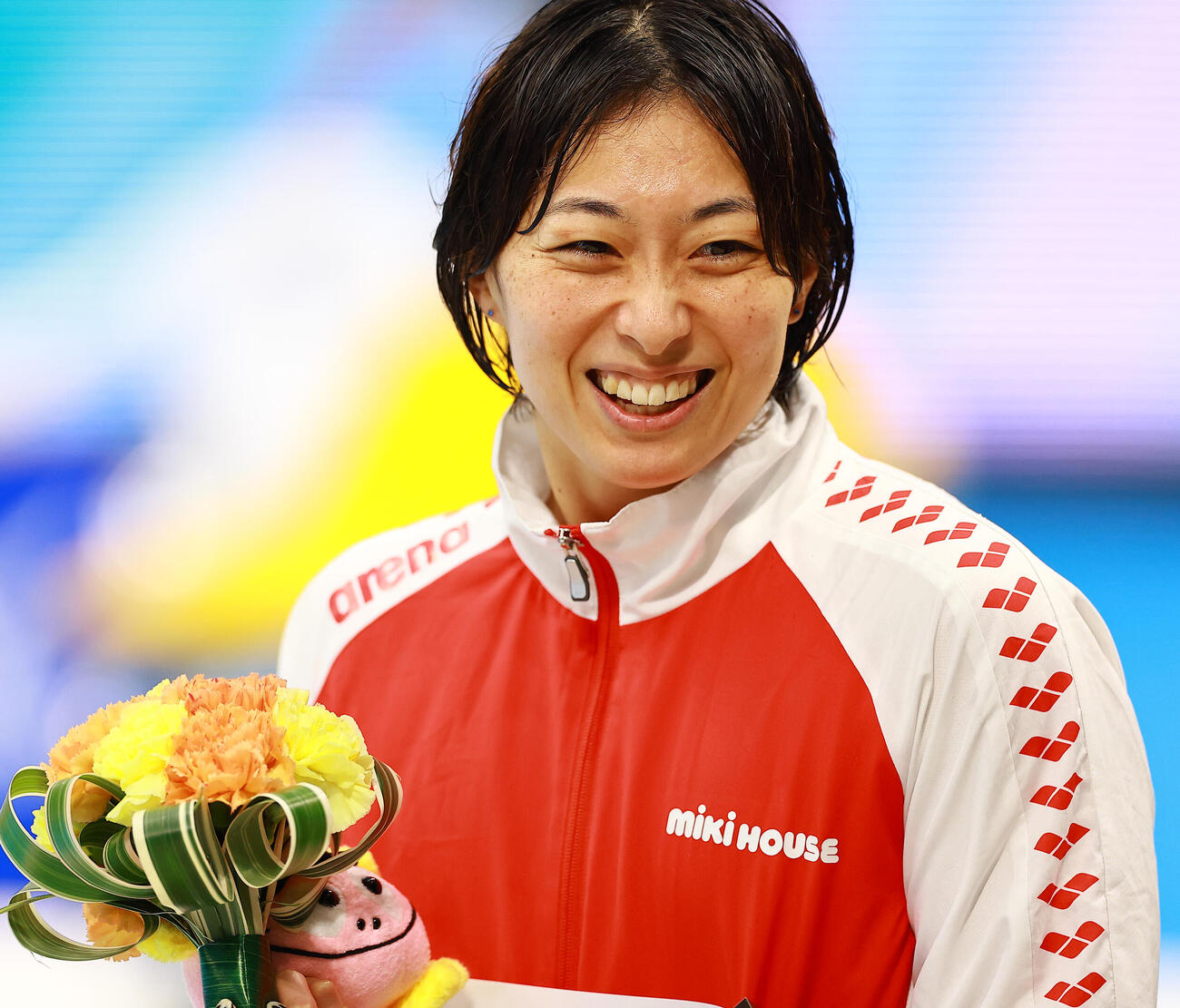 女子100メートル平泳ぎで優勝し喜ぶ鈴木聡美（撮影・野上伸悟）