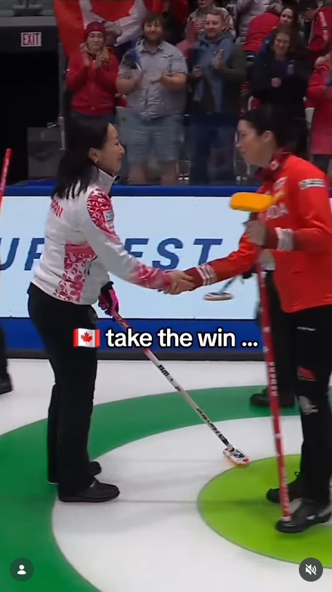 “くるくるショット”その10（WORLD CURLINGのインスタグラムから）