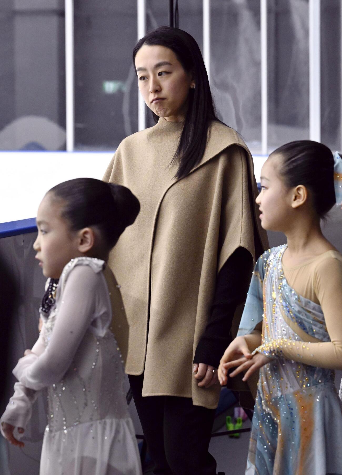 「木下MAOアカデミー」の発表会を見守る主宰の浅田真央さん（共同）
