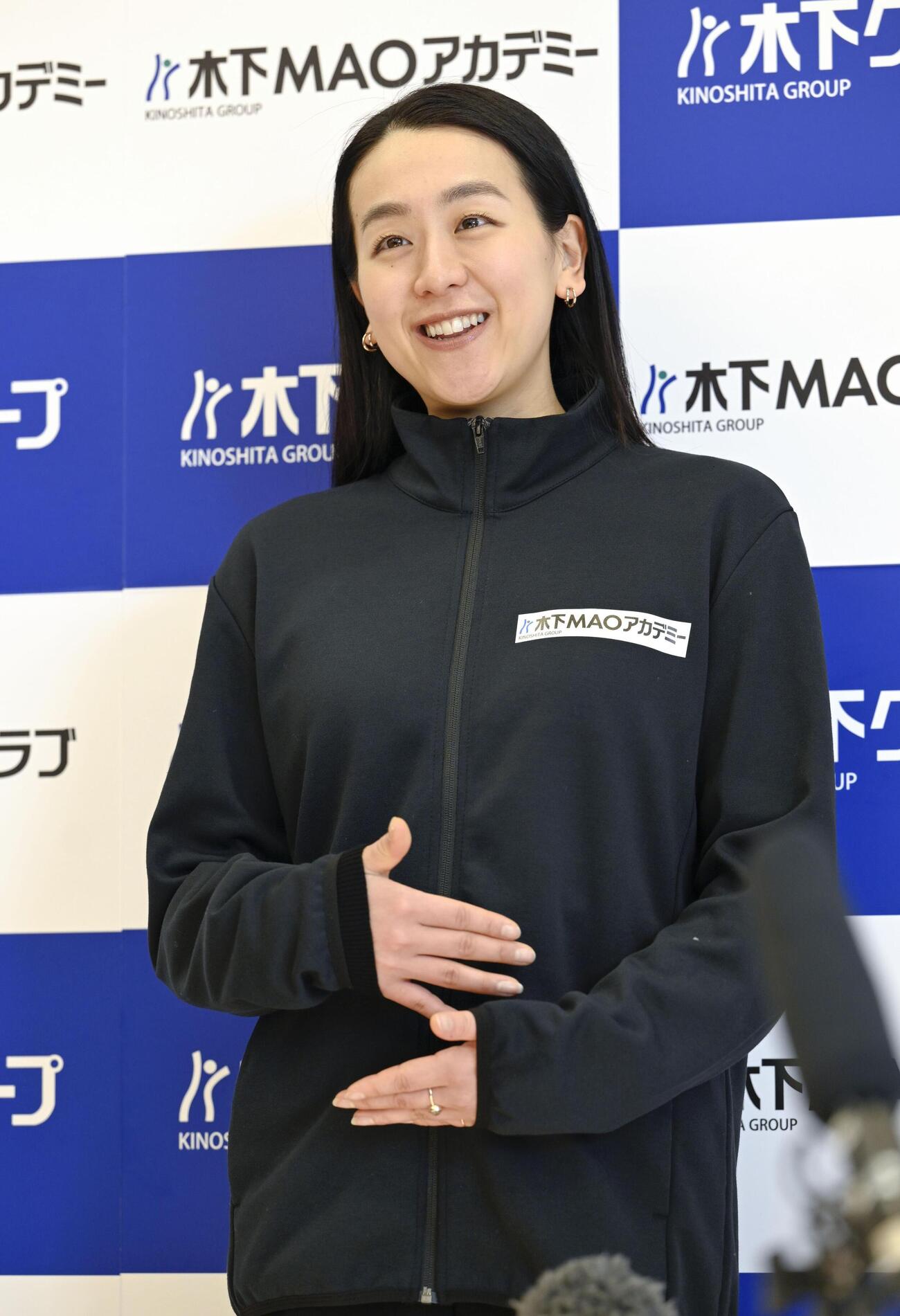 取材に応じる「木下MAOアカデミー」主宰の浅田真央さん（共同）