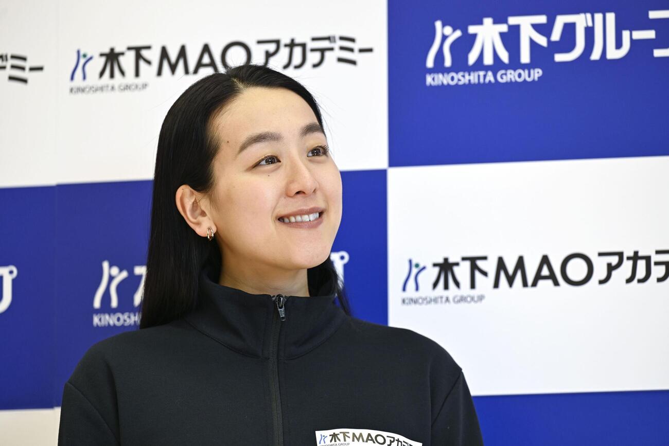 取材に応じる「木下MAOアカデミー」主宰の浅田真央さん（共同）