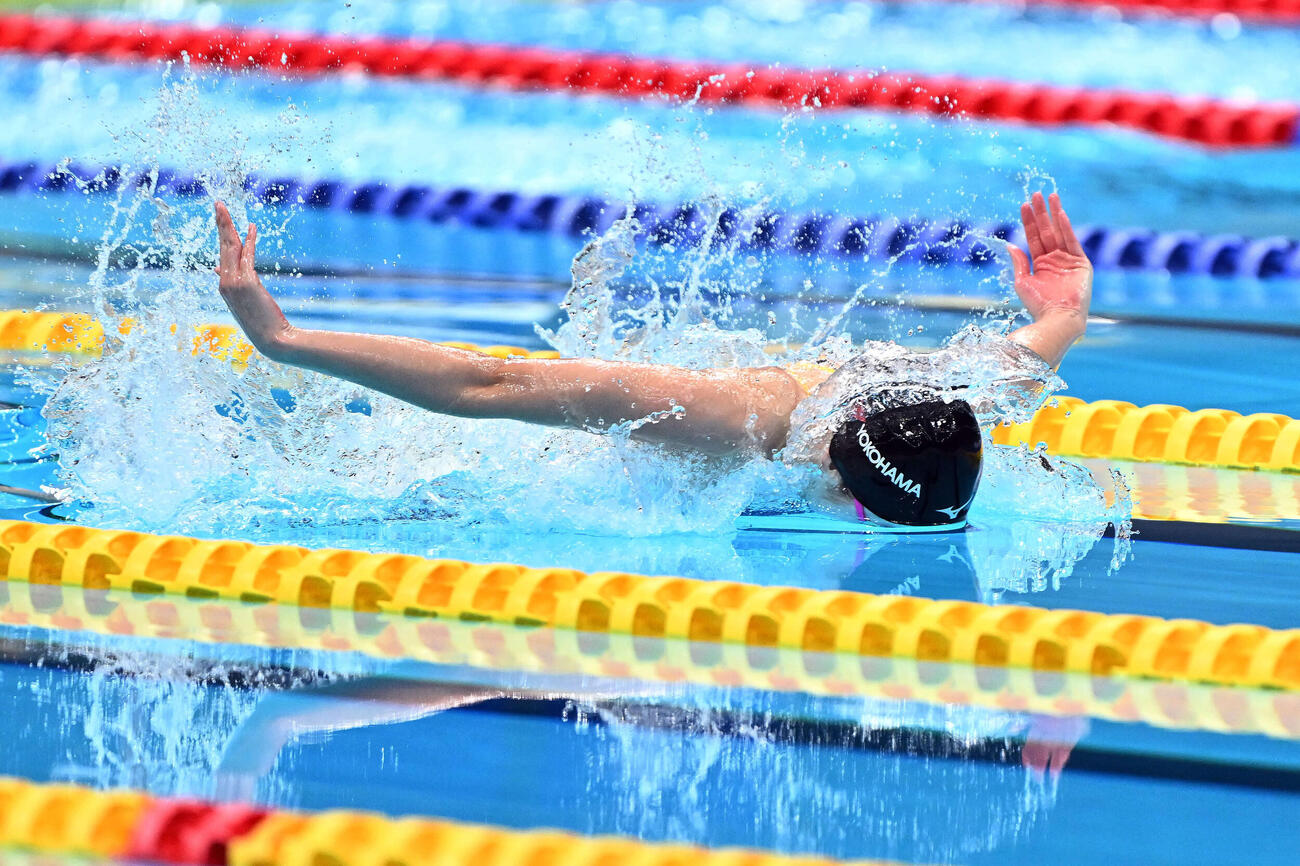 女子50メートルバタフライ決勝で力泳する池江（撮影・滝沢徹郎）
